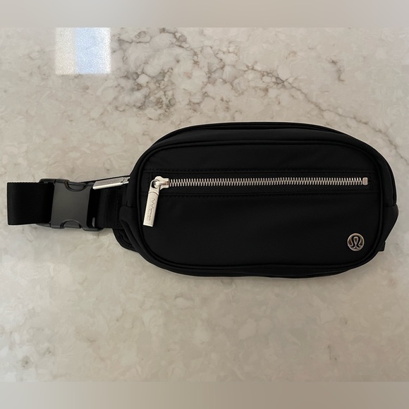 Lululemon Wunderlust Belt Bag - Picture 1 of 5
